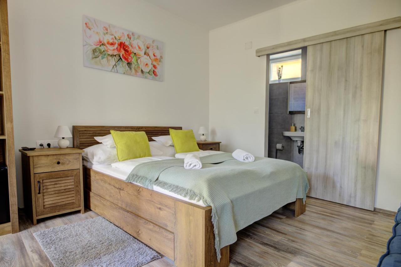 Adamko Borkert Haz Bed and Breakfast Villány Exteriör bild