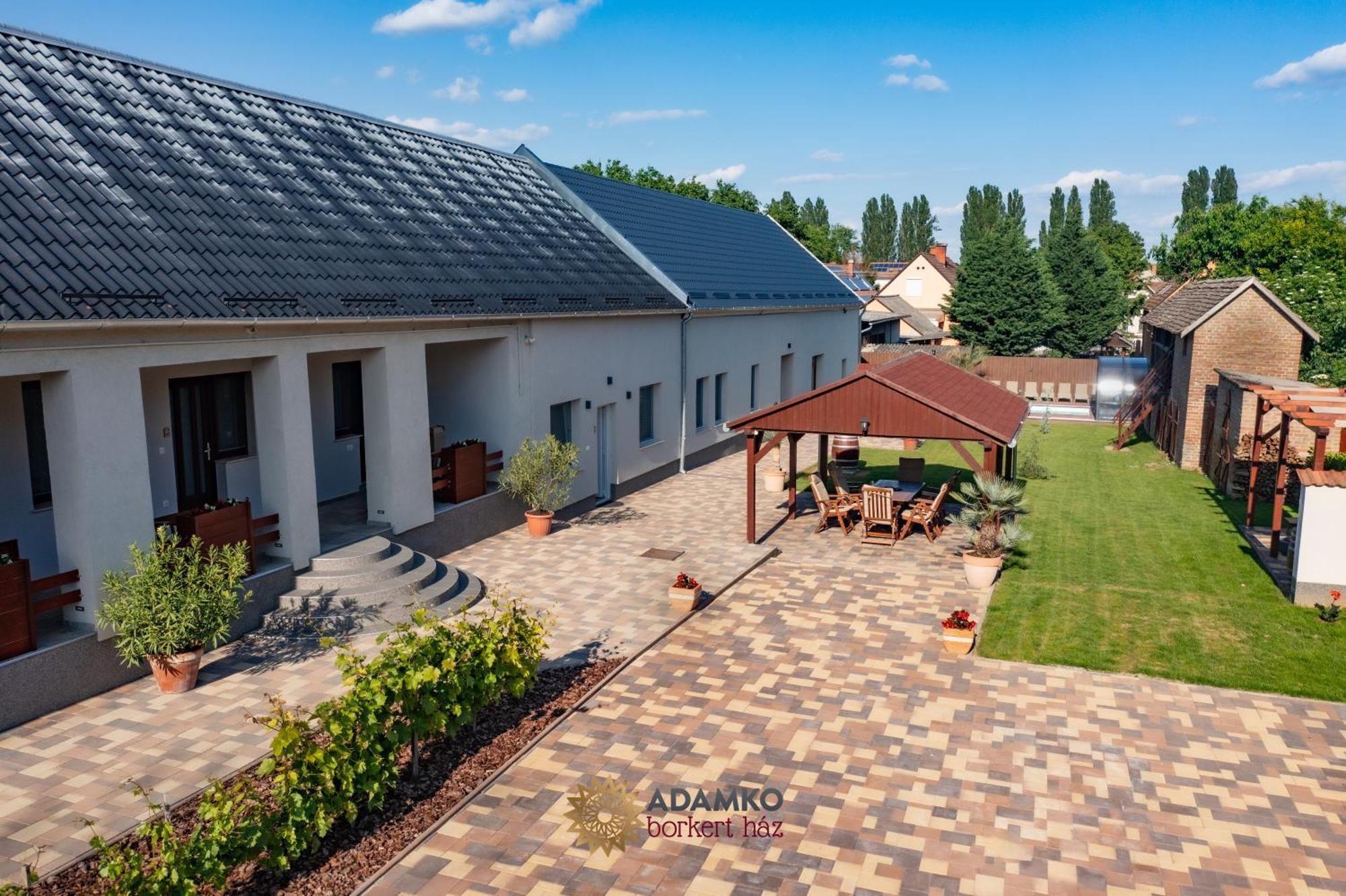 Adamko Borkert Haz Bed and Breakfast Villány Exteriör bild